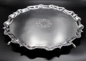 George II pie crust salver in zilver